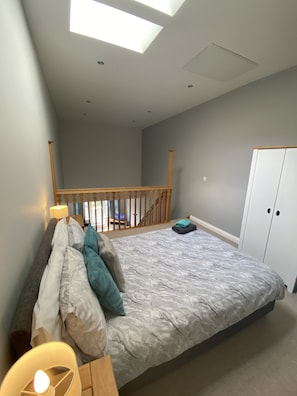 Apartment | 3 bedrooms, iron/ironing board, free WiFi, bed sheets - Pretty Properties - 30 Chaldron Court (Darlington)