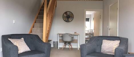Apartment | Living area | Flat-screen TV