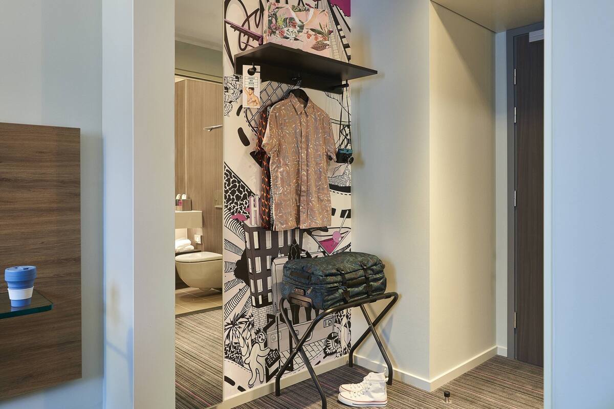 laptop workspace, soundproofing, free wifi, bed sheets