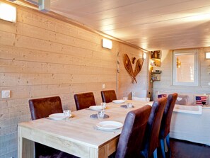 Dining - Charming slopeside apt, Courchevel, 6 pax, parking (Courchevel 1550)