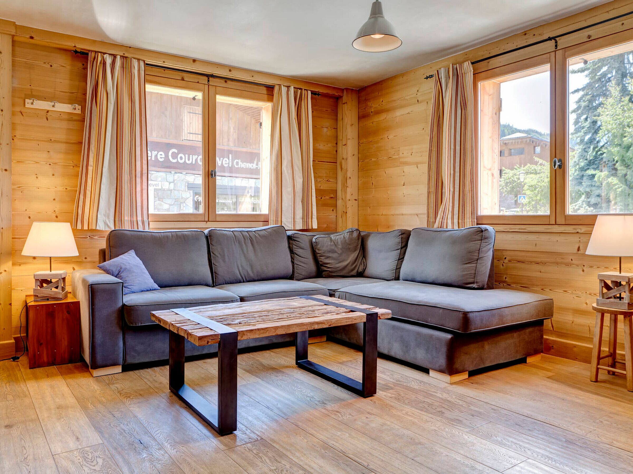 Flat-screen TV, fireplace