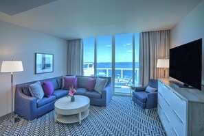 Suite, 1 llit de matrimoni gran (Maren) | Sala d'estar | Televisor de pantalla plana de 55 polzades amb canals digitals 