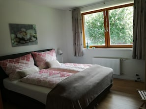 Deluxe appartement (Apartment 2) | Lakens van Egyptisch katoen, luxe beddengoed, individueel gedecoreerd