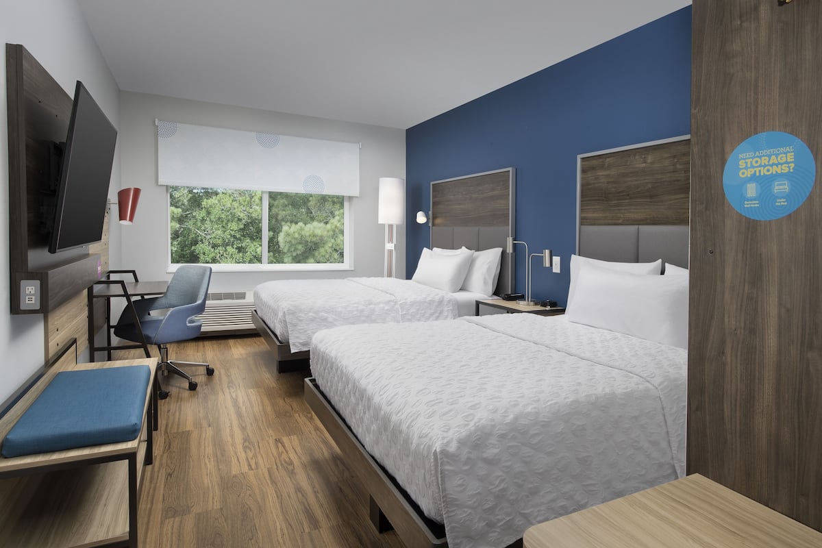 desk, laptop workspace, free wifi, bed sheets