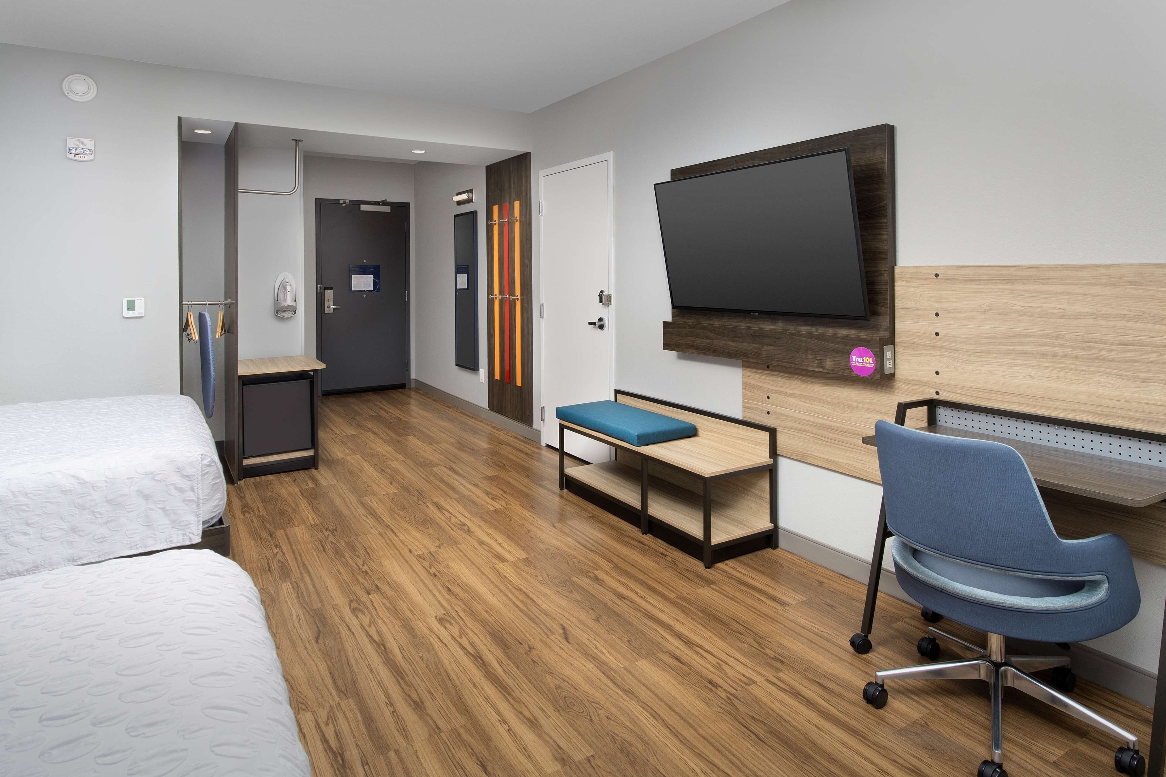 room, 2 queen beds, accessible, bathtub | desk, laptop workspace, free wifi, bed sheets