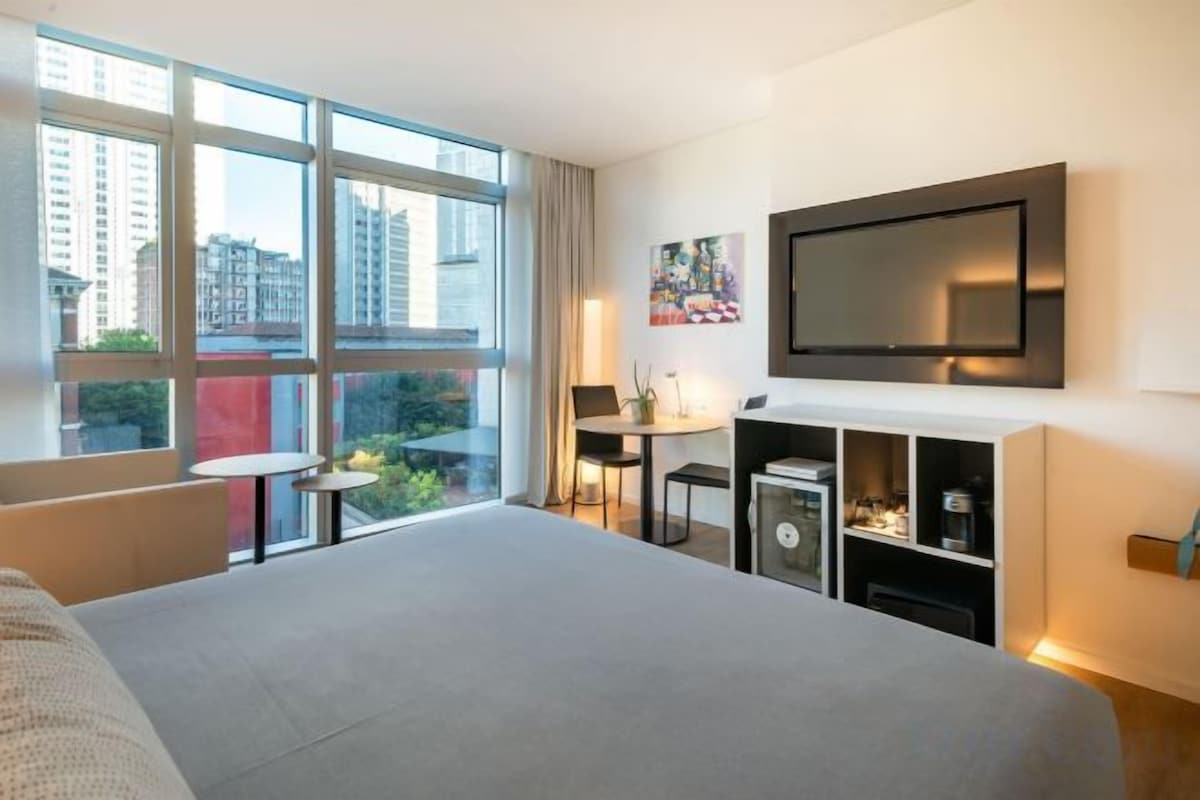 Cubrecamas y artículos del minibar gratis 