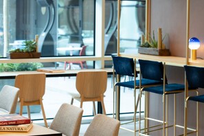 Lobby lounge - INNSiDE by Meliá Milano Torre Galfa (Milan)