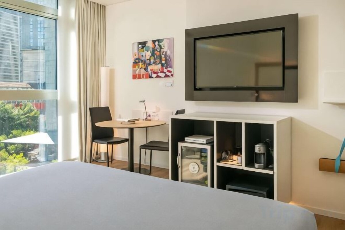 Down duvets, free minibar items, in-room safe, desk