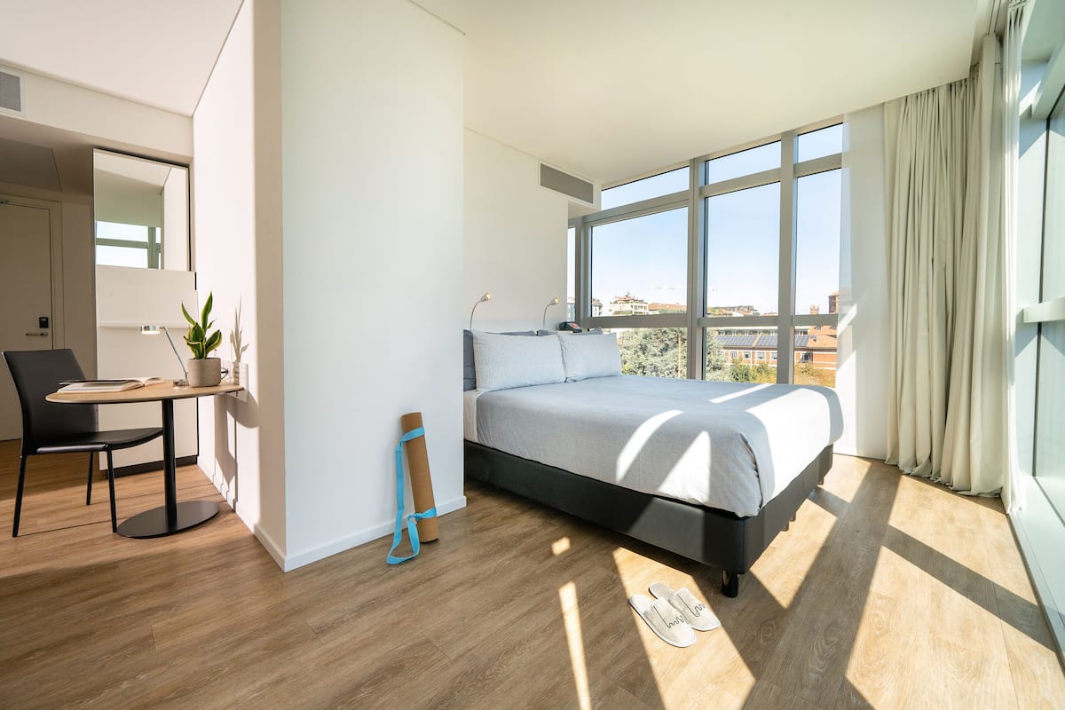 1 bedroom, down duvets, free minibar items, in-room safe