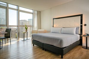 Down duvets, free minibar items, in-room safe, desk - INNSiDE by Meliá Milano Torre Galfa (Milan)