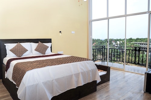 Luftiger kleiner Hügel, nur 500 m vom schönen Strand entfernt.