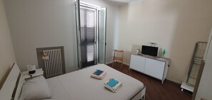1 bedroom, desk, iron/ironing board, free WiFi - Claudia Apartment (CIN): IT072006C200046097 (Bari)