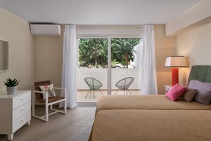 Villa, 4 slaapkamers, privézwembad | 1 slaapkamer, een kluis op de kamer, individueel gedecoreerd