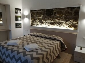 Caja de seguridad en la habitación, escritorio y cortinas blackout 