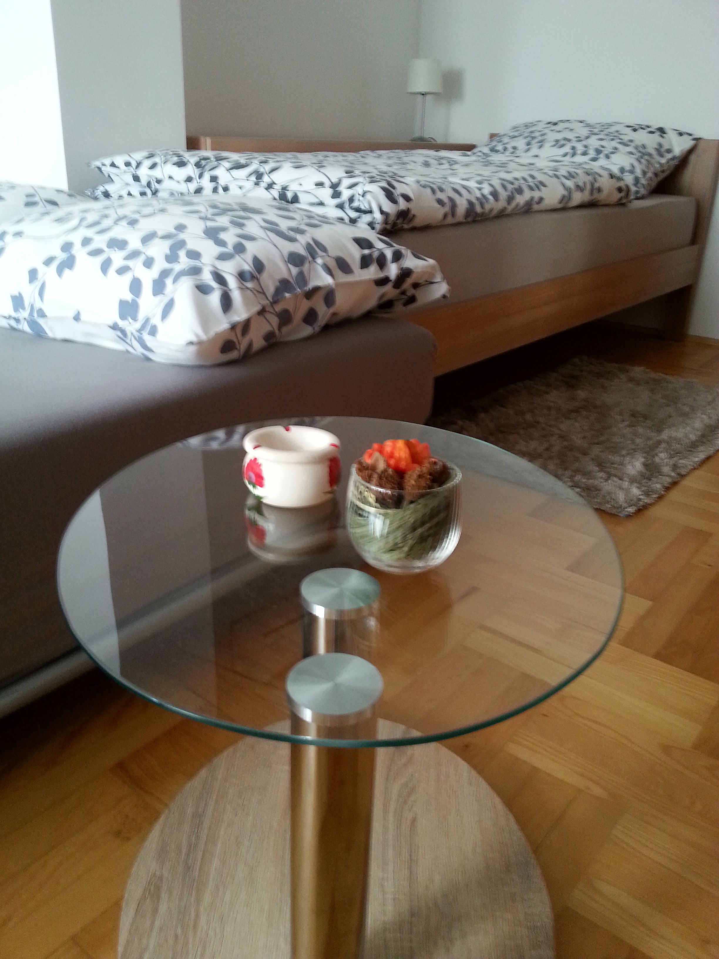 Perhestudio | Työpöytä, silitysrauta/-lauta, ilmainen Wi-Fi, vuodevaatteet