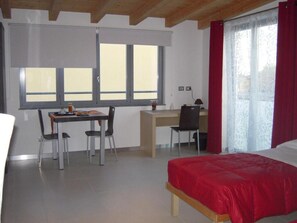 Coffres-forts dans les chambres, bureau, rideaux occultants