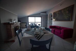 Minibar, desk, free WiFi, bed sheets