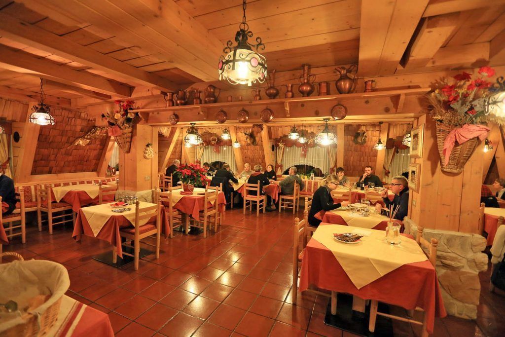 Servizio di colazione, pranzo e cena