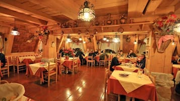 Servizio di colazione, pranzo e cena