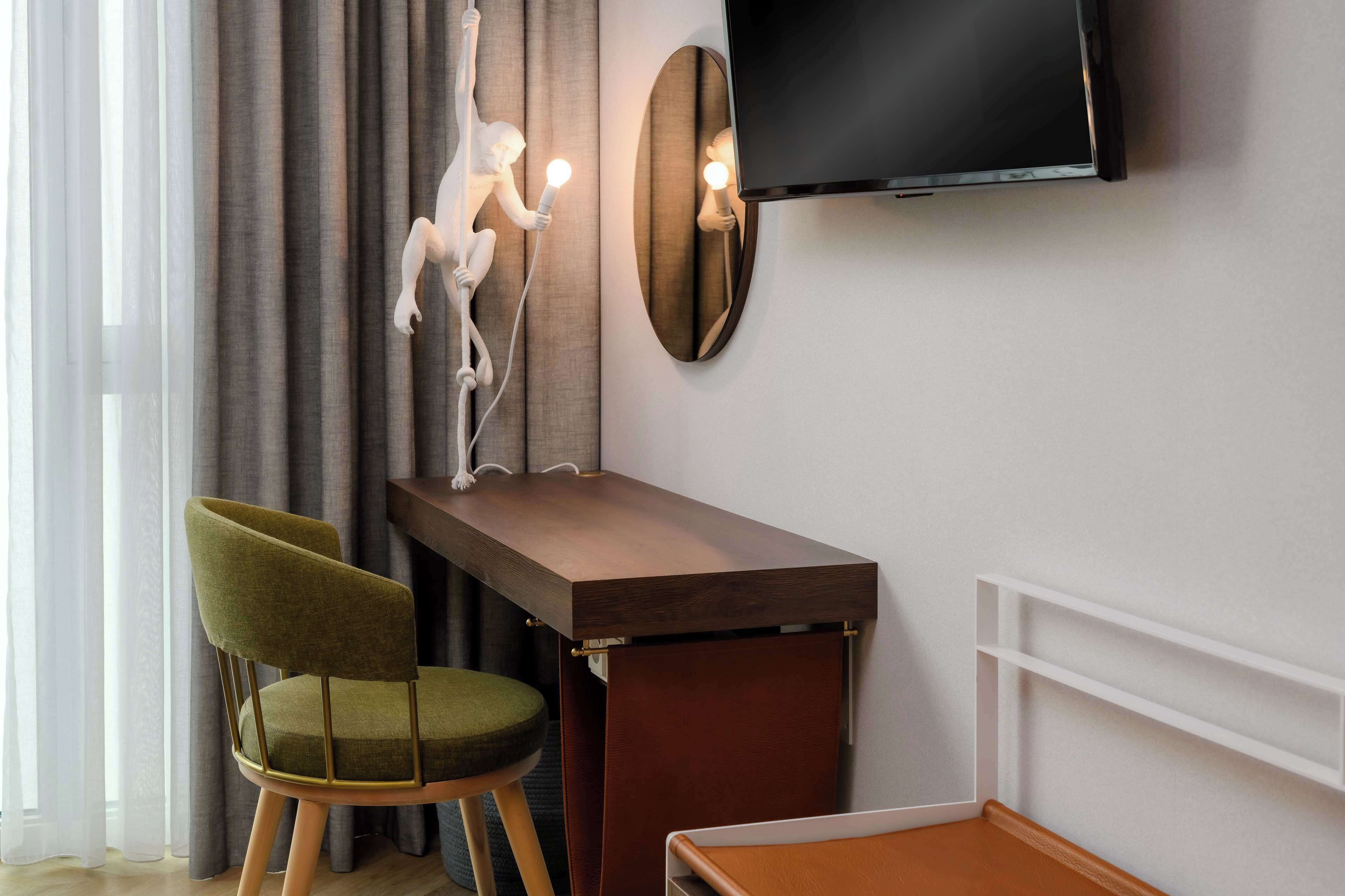 standard room | 1 bedroom, in-room safe, desk, soundproofing