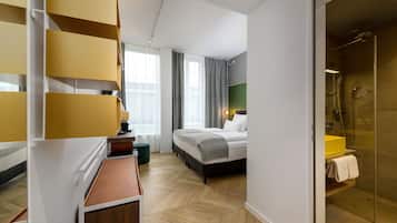 Camera Superior | 1 camera, una cassaforte in camera, una scrivania, insonorizzazione