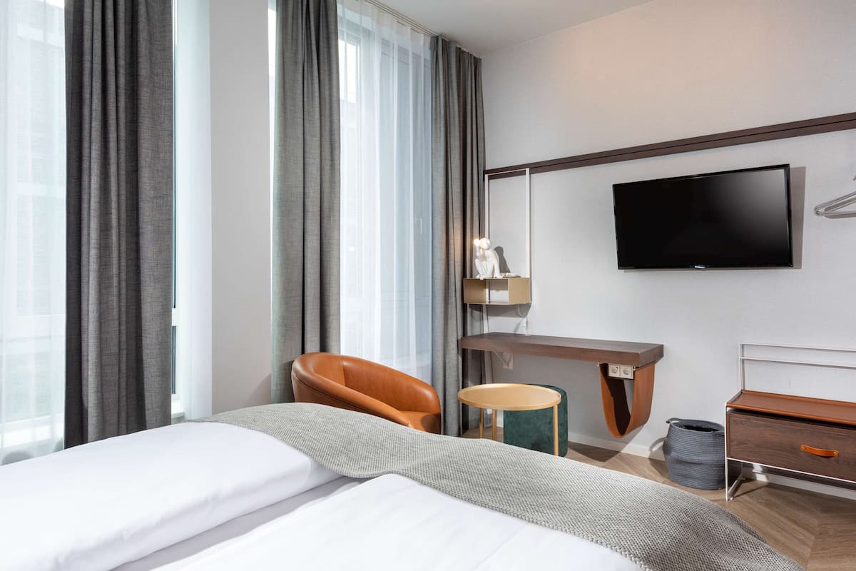 superior room | 1 bedroom, in-room safe, desk, soundproofing