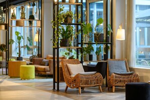 Bar (on property) - Flightgate Munich Airport Hotel, a member of Radisson Individuals (Hallbergmoos)