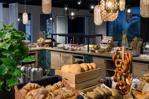 Daily buffet breakfast for a fee - Flightgate Munich Airport Hotel, a member of Radisson Individuals (Hallbergmoos)