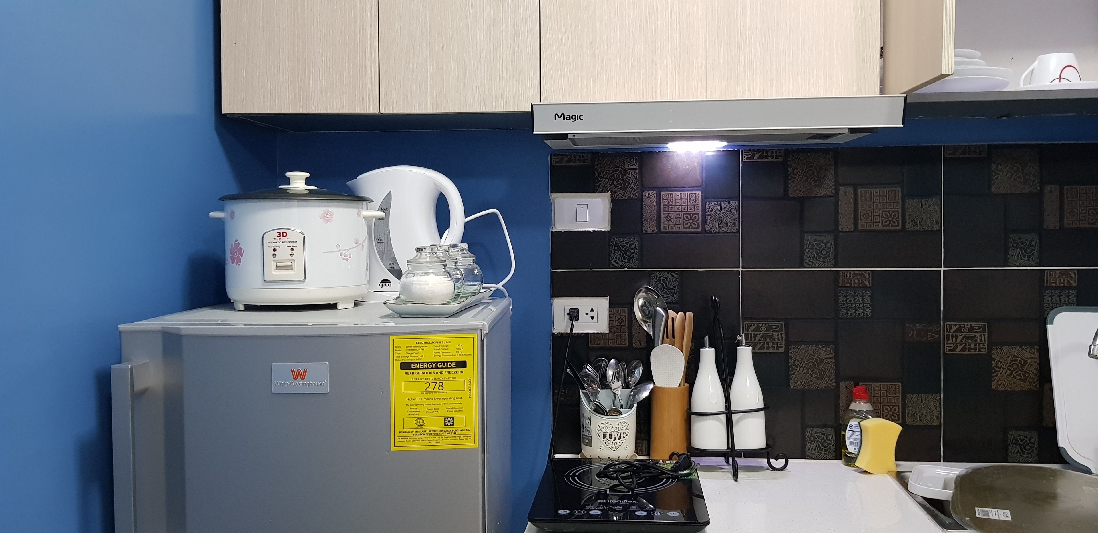 ビジネス スタジオスイート | 専用簡易キッチン | コンロ、電気ポット、炊飯器、香辛料