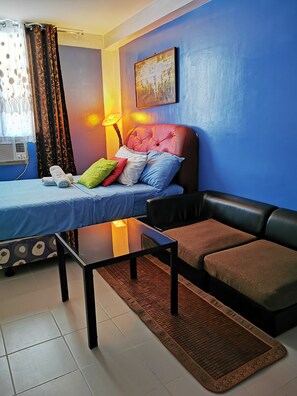 Business Studio Suite | Premium bedding, laptop workspace, soundproofing, iron/ironing board - Seakyung Condominium (Lapu-Lapu)