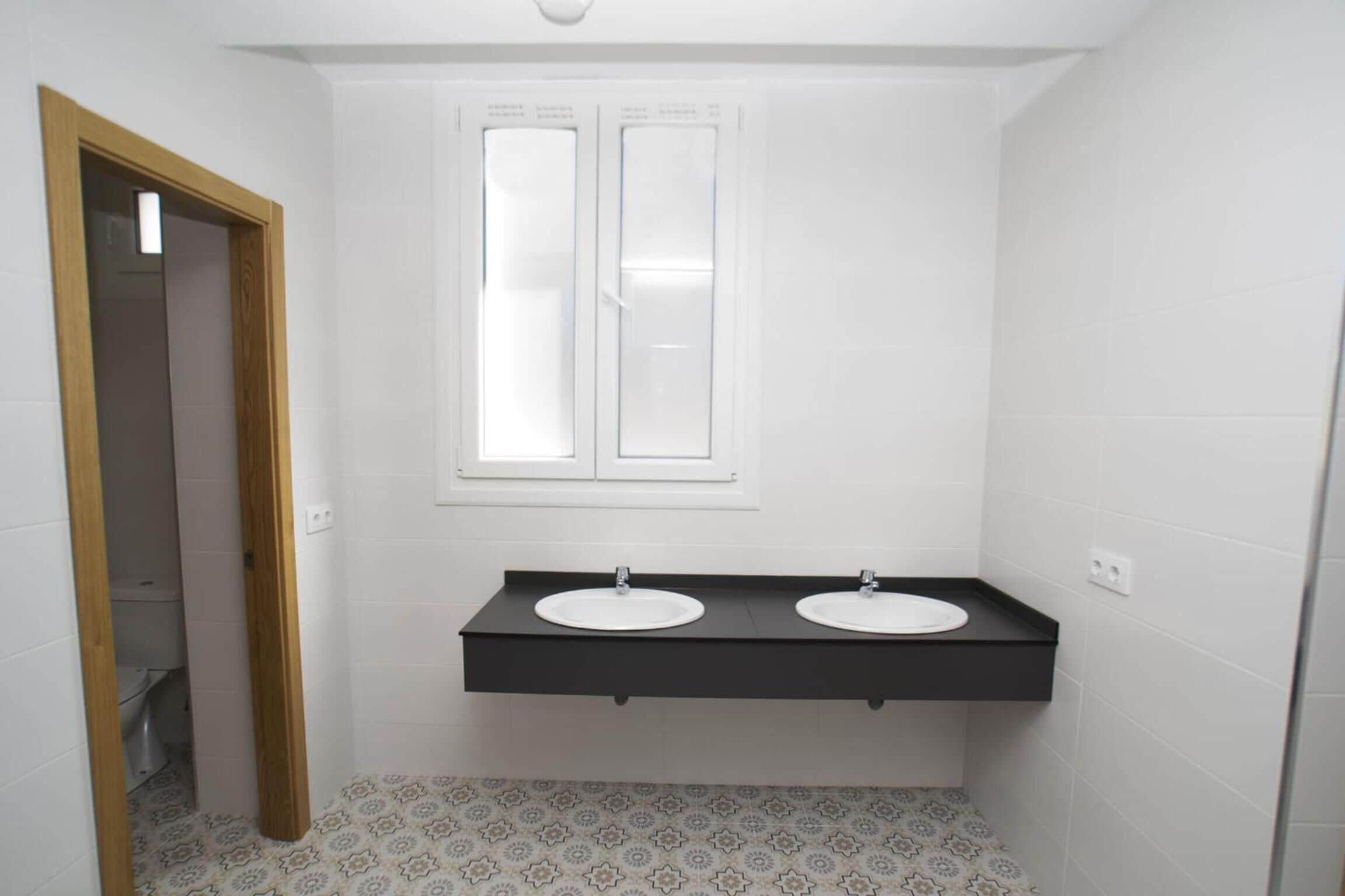 淋浴設備、毛巾、衛生紙