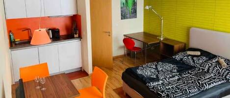 1 室のベッドルーム、アイロン / アイロン台、WiFi、ベッドシーツ