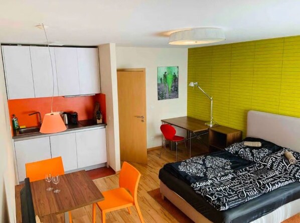 1 chambre, fer et planche à repasser, Wi-Fi, literie fournie