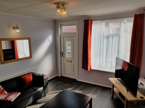 Living area - Garden City House- Huku Kwetu (Nottingham)