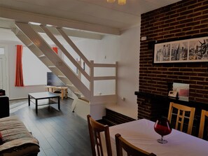 Living area - Garden City House- Huku Kwetu (Nottingham)