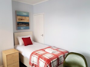 Standard House | 2 bedrooms, hypo-allergenic bedding, individually decorated