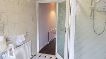 Standard House | Bathroom shower