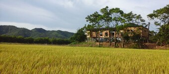 Greenfield Ecostay - Duluxe Double Field Room - Quang Binh