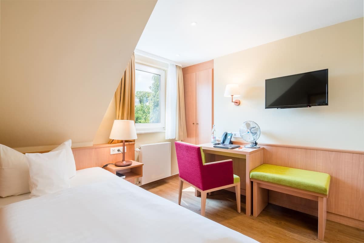 Economy Single Room | Desk, cribs/infant beds, free WiFi, bed sheets