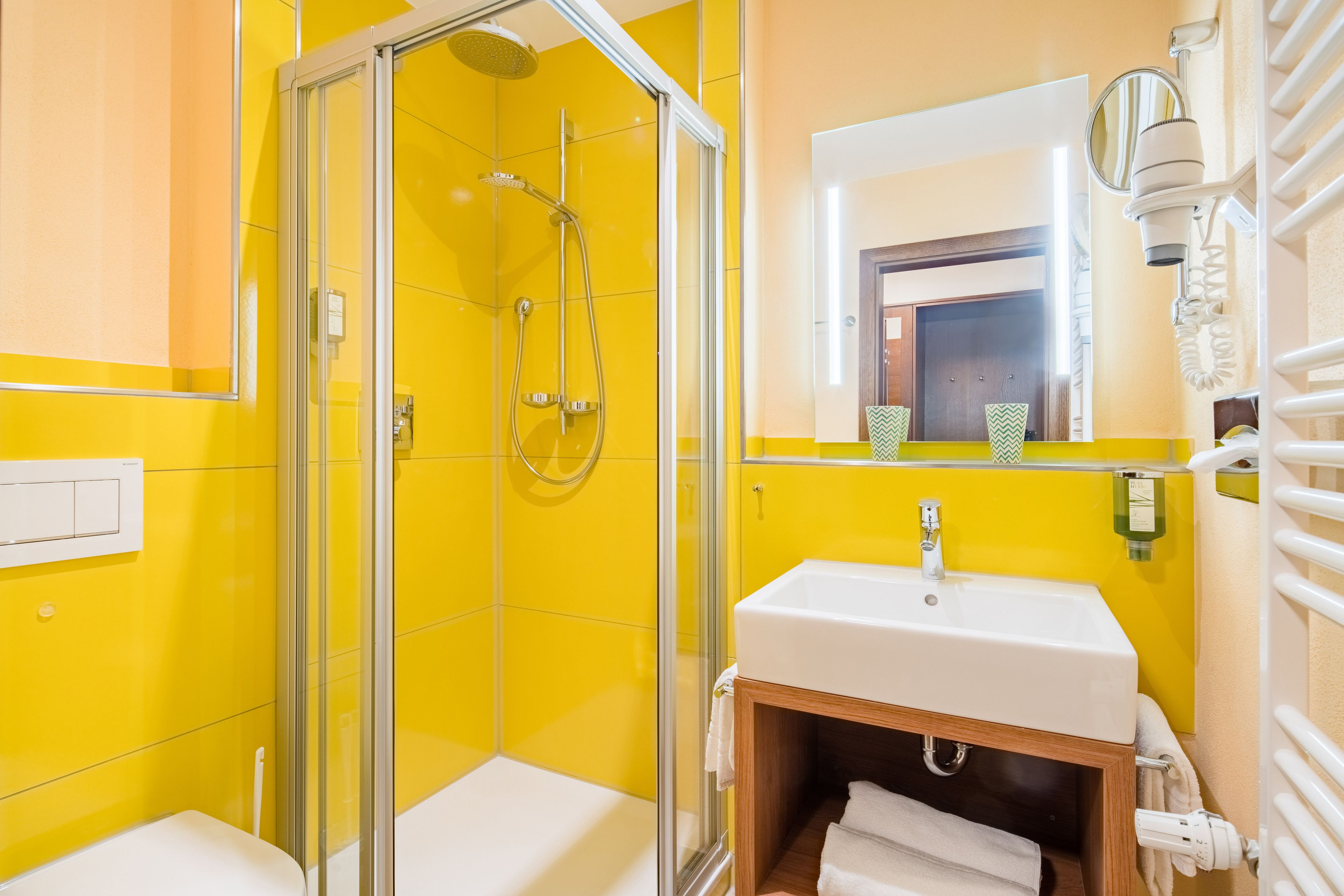 double room | bathroom | shower, free toiletries, hair dryer, towels