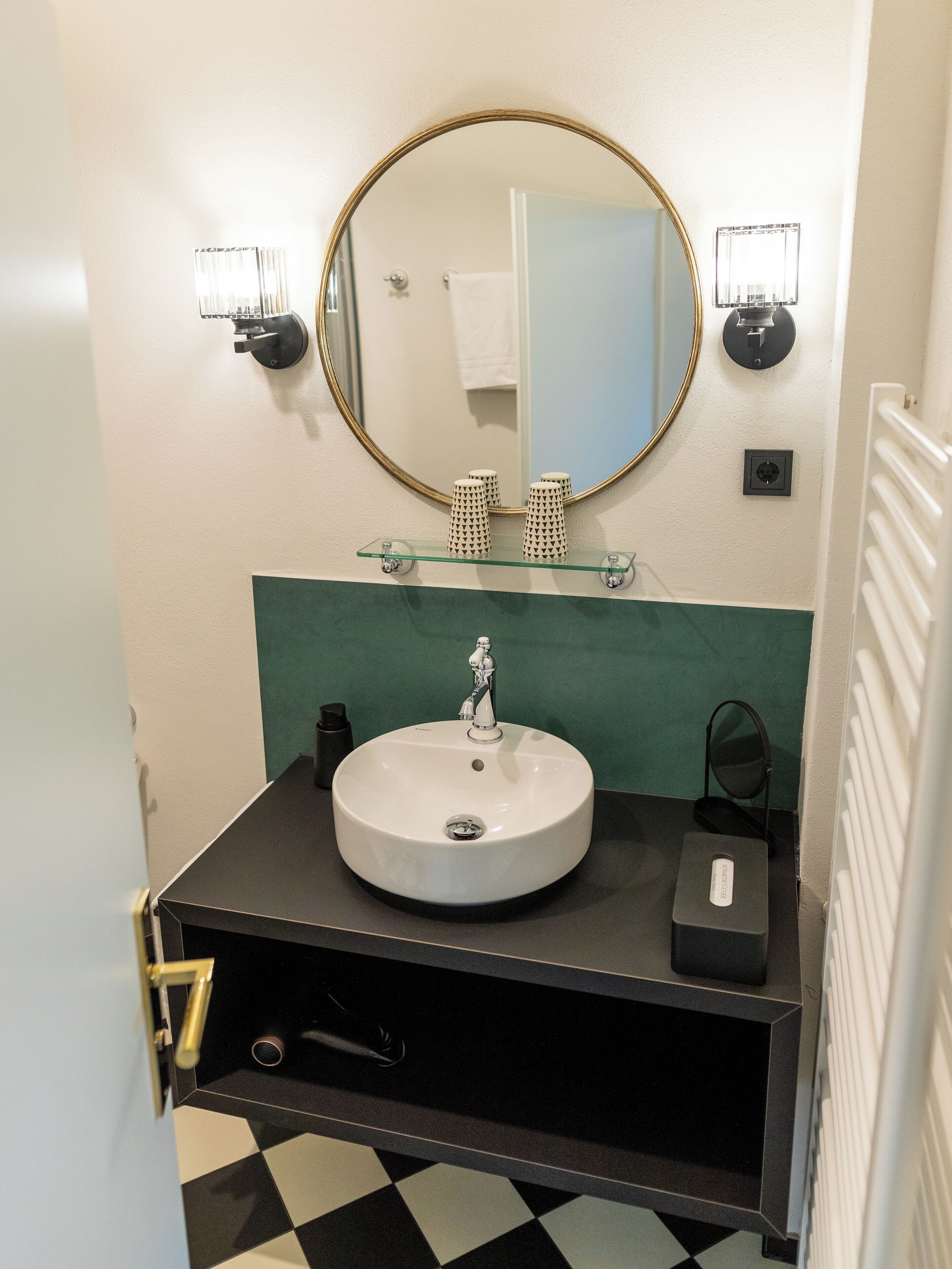 deluxe double room | bathroom | shower, free toiletries, hair dryer, towels