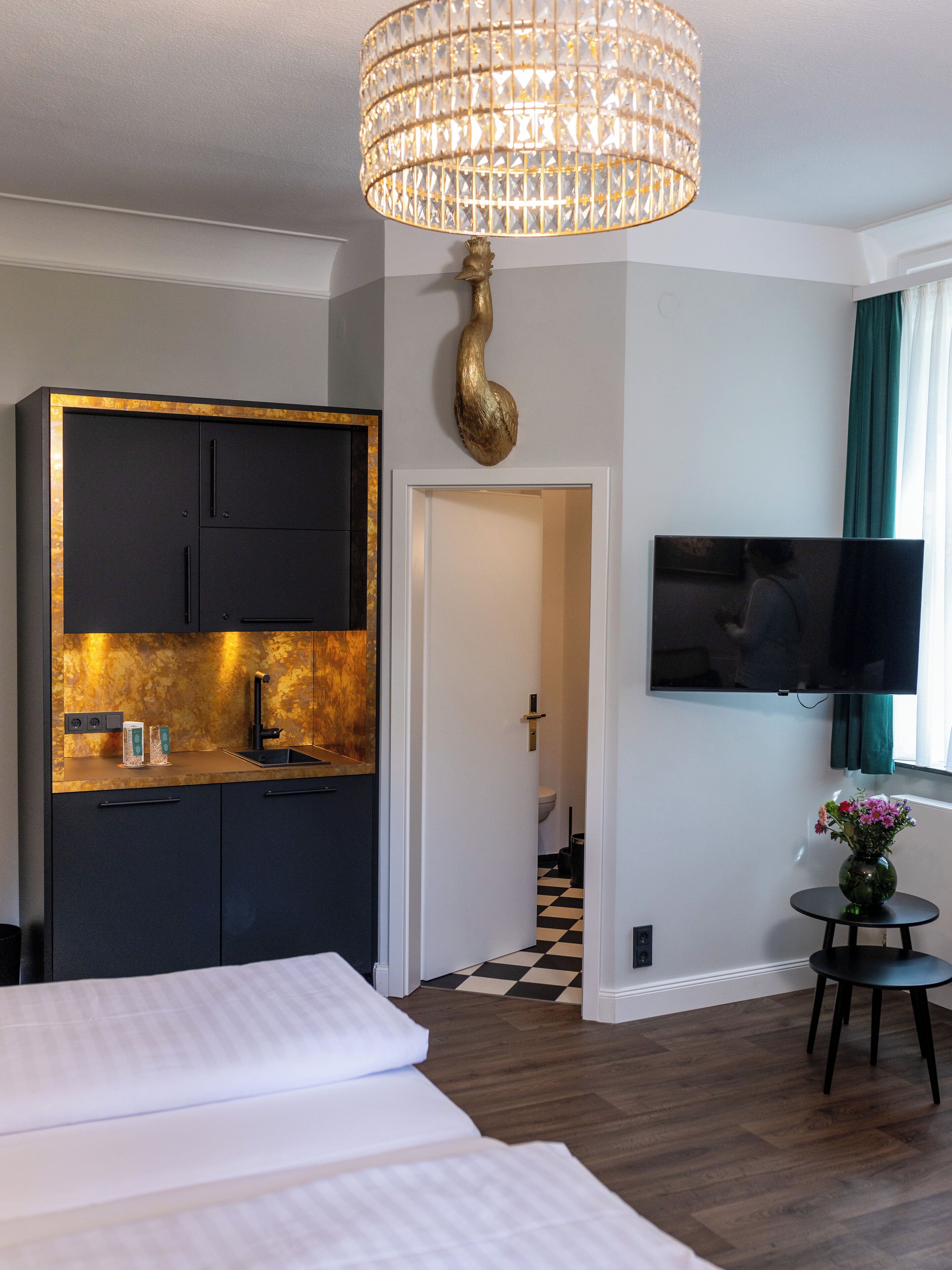 deluxe double room | 1 bedroom, desk, cots/infant beds, free wifi