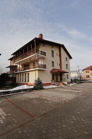 Exterior. Pensiunea Maria