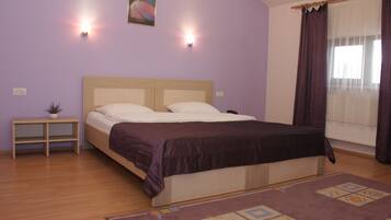 Classic Double Room | Laptop workspace, free WiFi, bed sheets