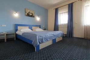 Classic Double Room | Laptop workspace, free WiFi, bed sheets