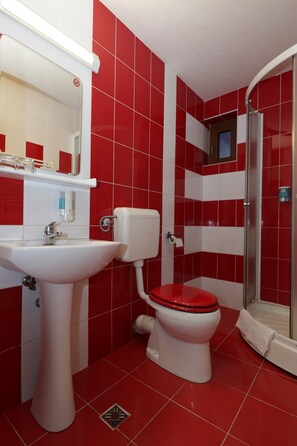 Classic Double Room | Bathroom | Shower, towels, soap, toilet paper
