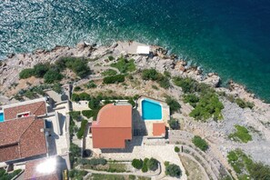 Exterior - Villa with pool and private waterfront (Jablanac)