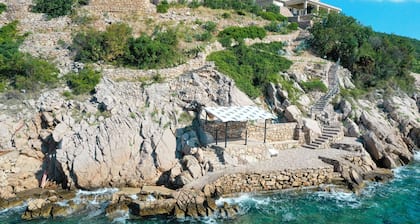 Villa avec piscine et plage privée