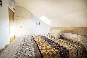 1 bedroom, bed sheets