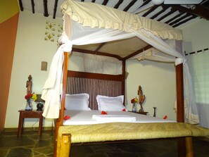 3 bedrooms, in-room safe, iron/ironing board, WiFi